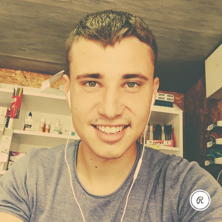  21951666  Adrian, 29 ,    