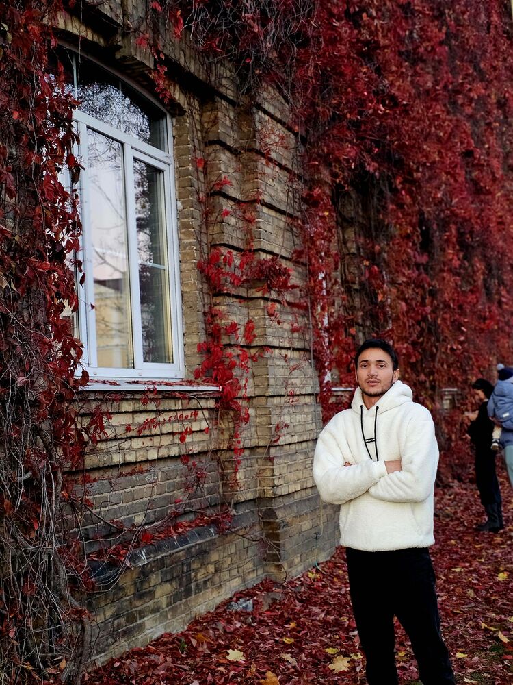  54396866  Charli, 28 ,    