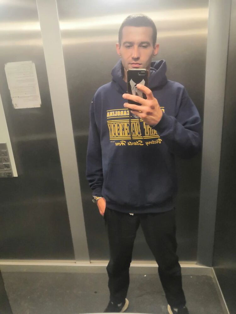  54722196  Ivan, 31 ,    