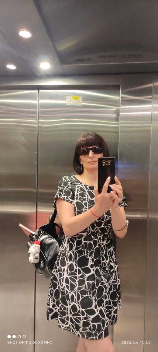  53422296  Anna, 44 ,     