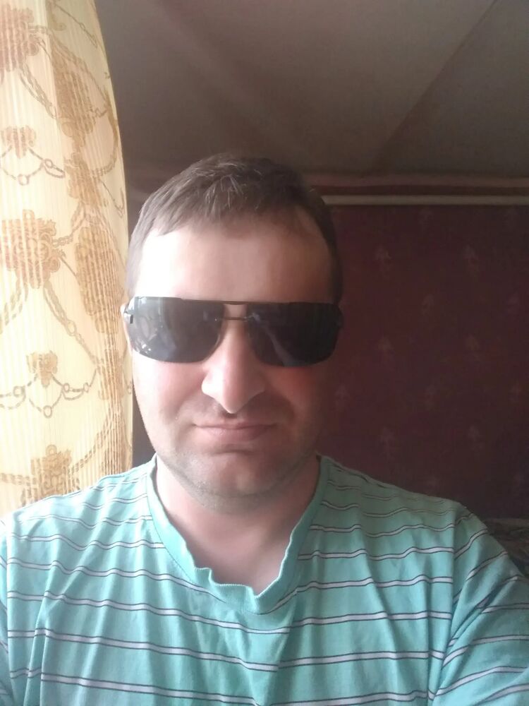  ,   Artur, 43 ,   ,   