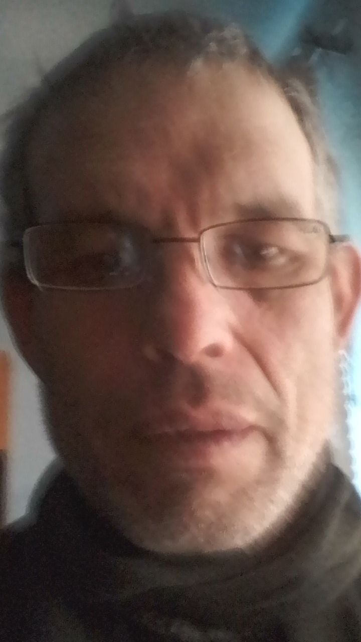  43111686  Viktor, 52 ,    