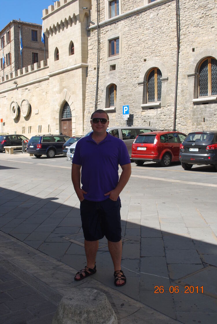  ,   Dima, 42 ,  