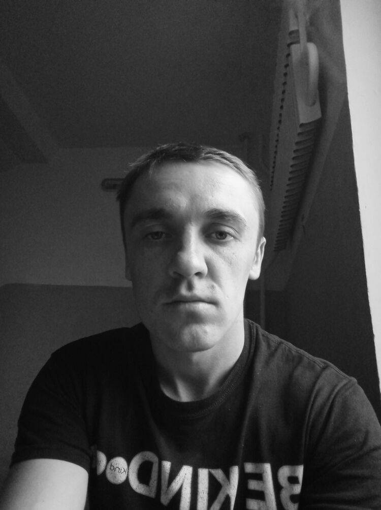  33850036  Mikhail, 36 ,    