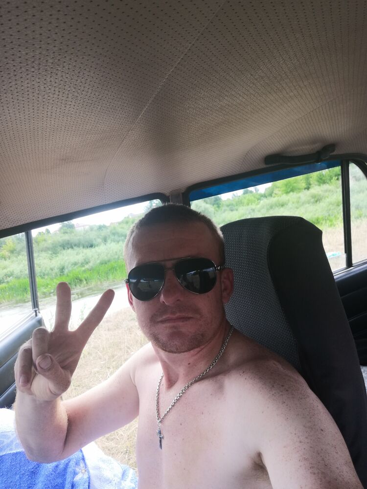  23520446  Andrey, 37 ,    