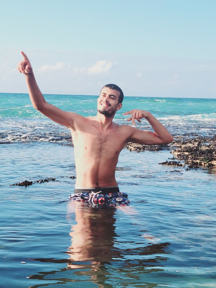  54099286  Bader, 23 ,    