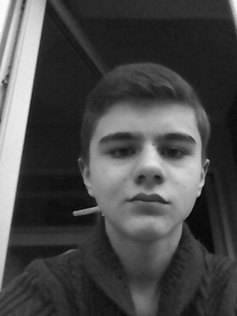  5891226  Anton, 28 ,    