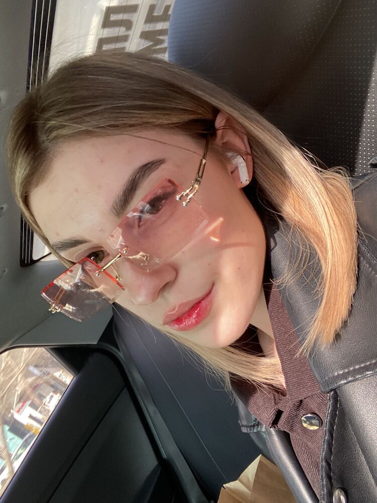  ,   Regina, 21 ,   ,   