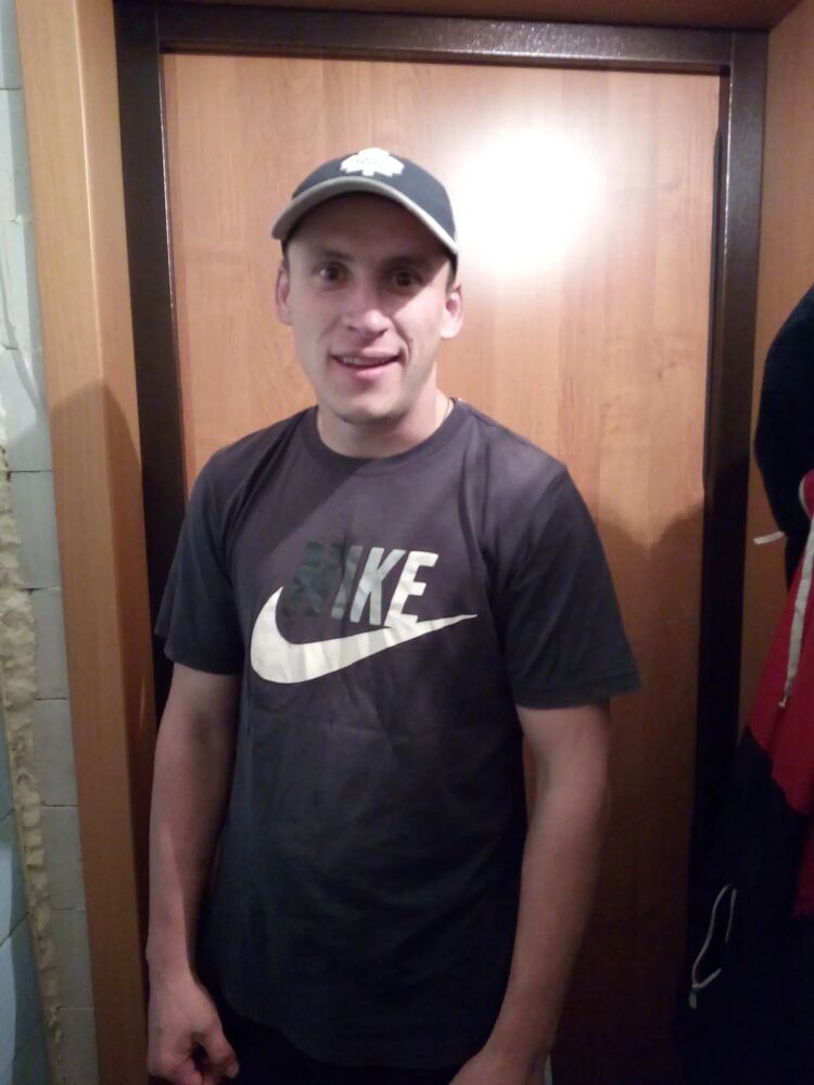  31109226  Anton, 33 ,    