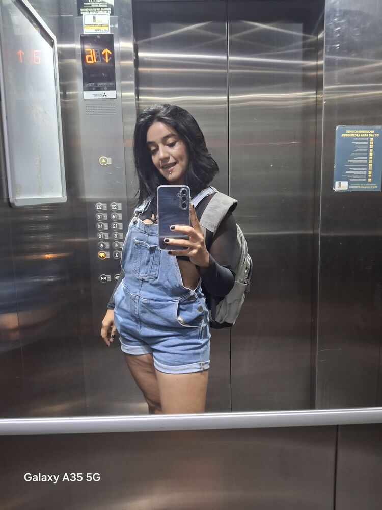  ,   Lola, 29 ,   ,   
