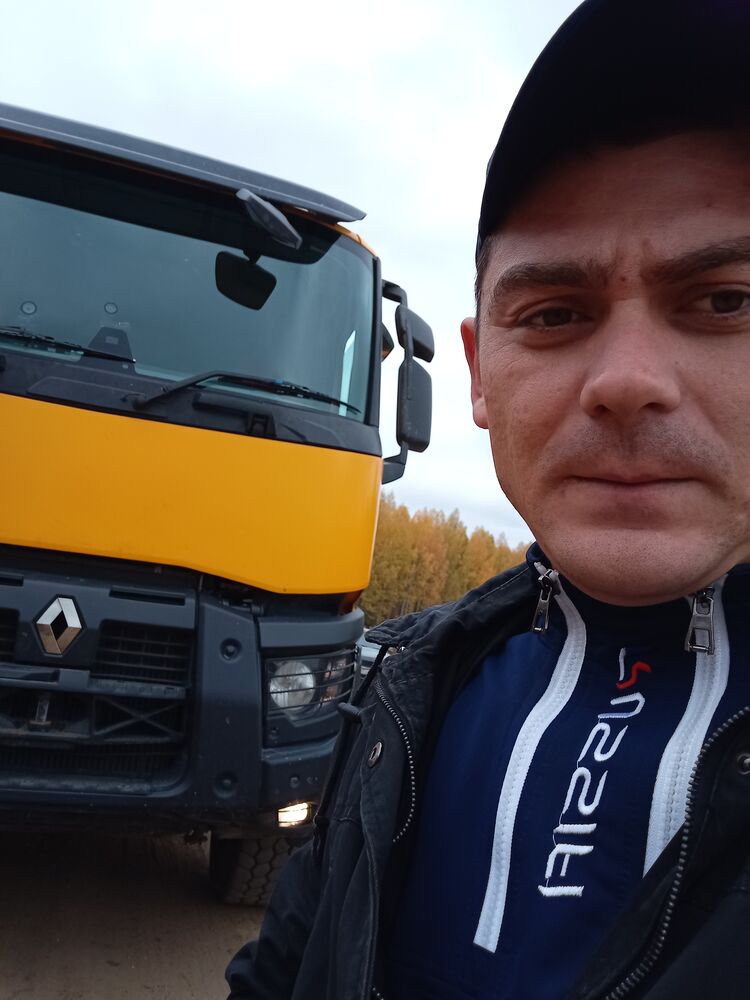  24074486  Anton, 35 ,    