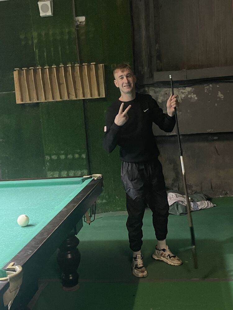  48048416  Denis, 23 ,    