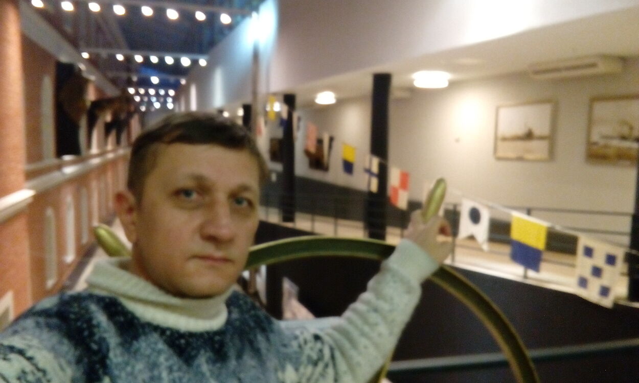  24066856  , 54 ,    