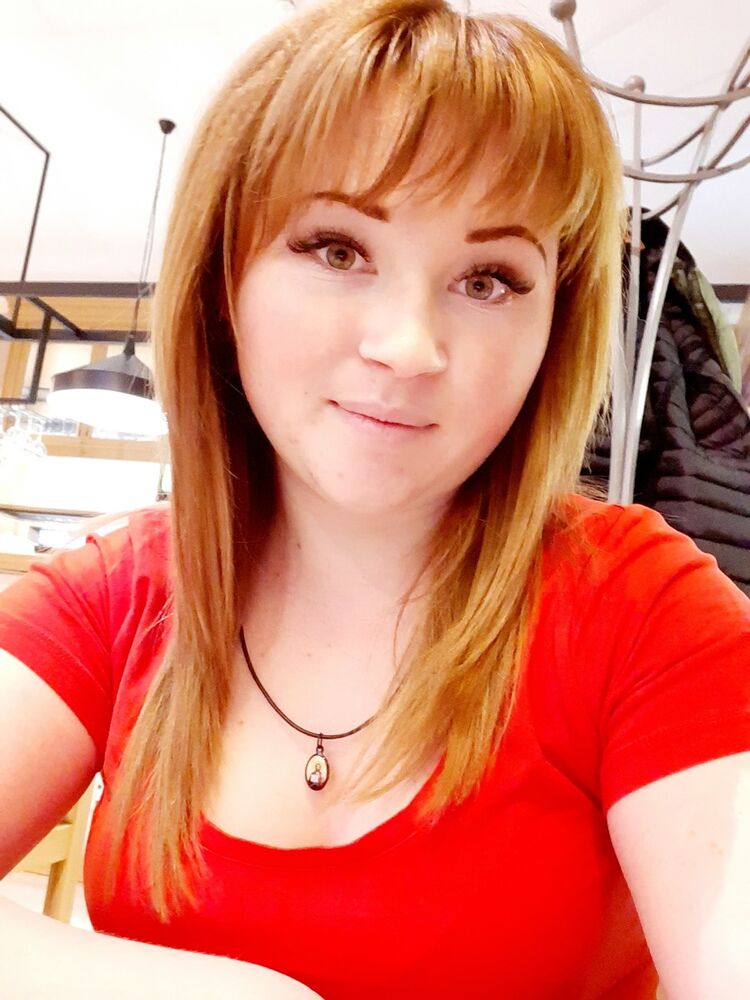  19365786  Alina, 24 ,    