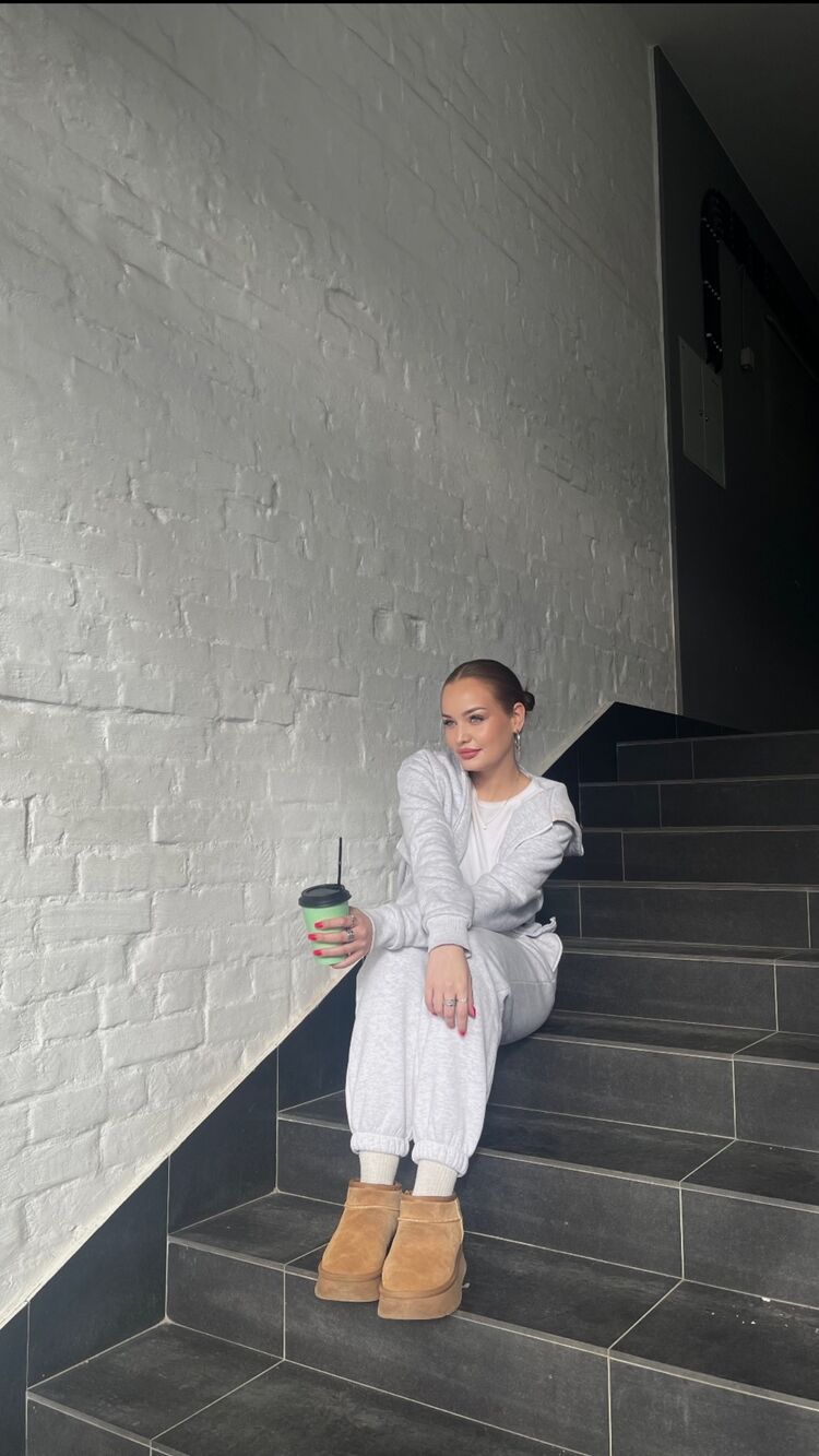  ,   Anastasia, 30 ,   ,   , c , 