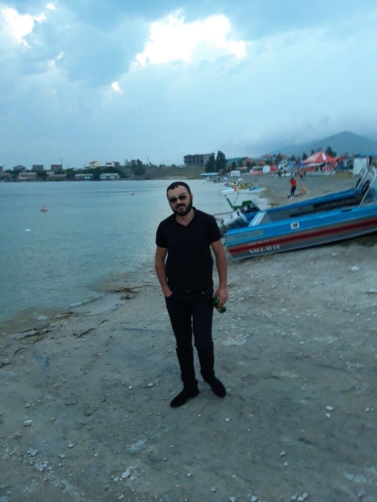  46498216  Artur, 41 ,    