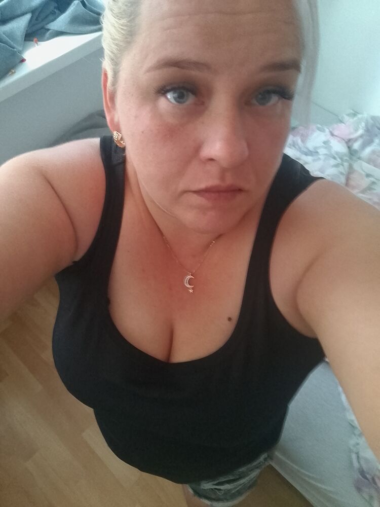  54051426  Liana, 34 ,    