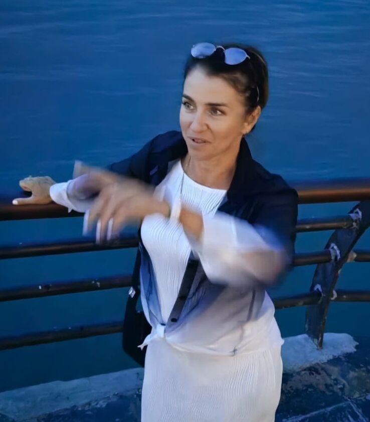  53847006  Elena, 49 ,    -