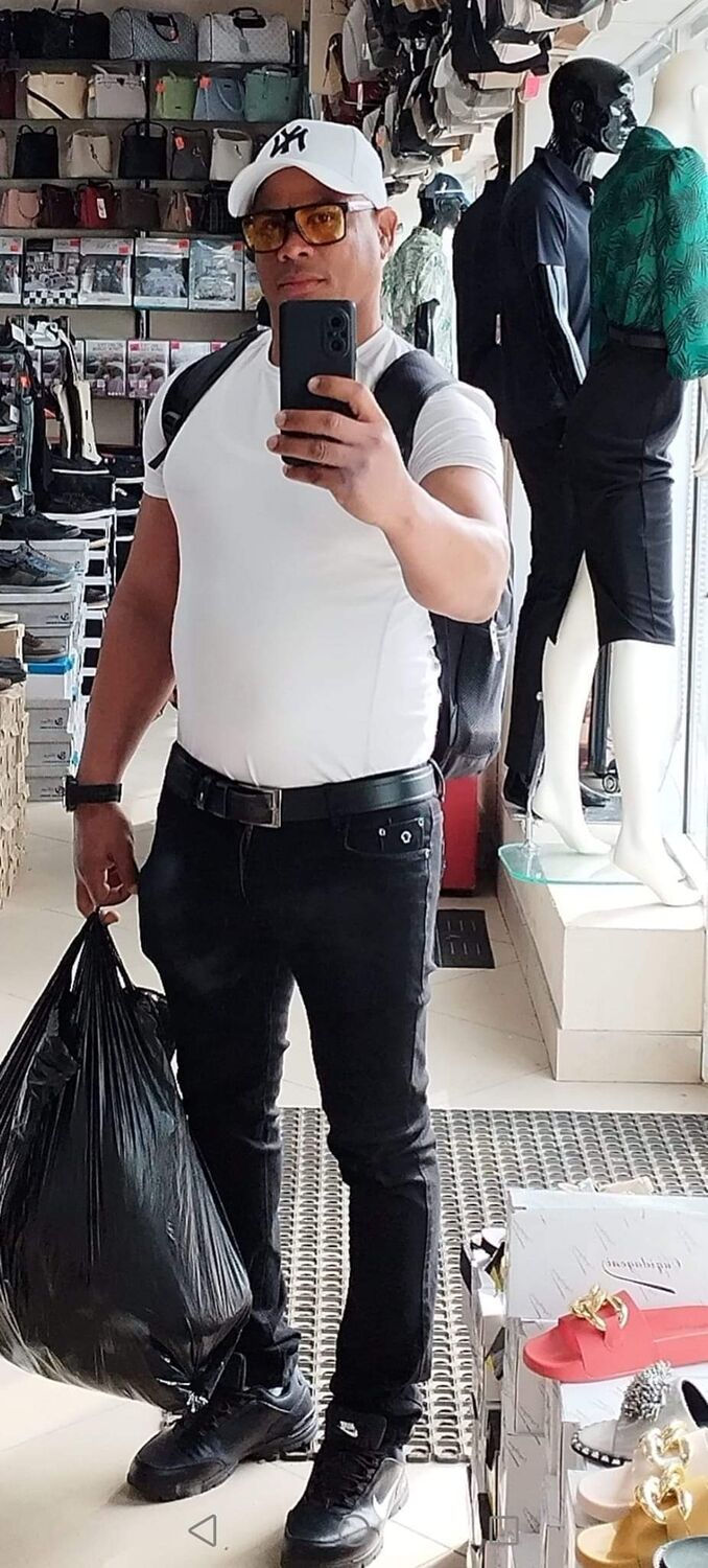  36672746  Reinier, 37 ,    