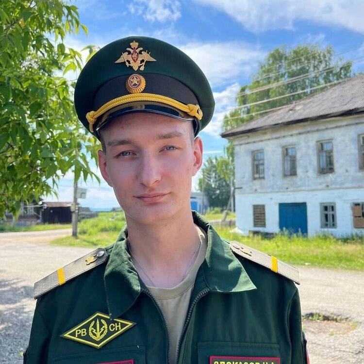  53004916  Nikolay, 22 ,    