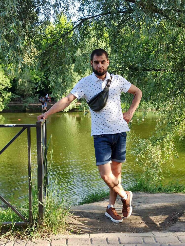  ,   Artem, 37 ,   ,   , c 