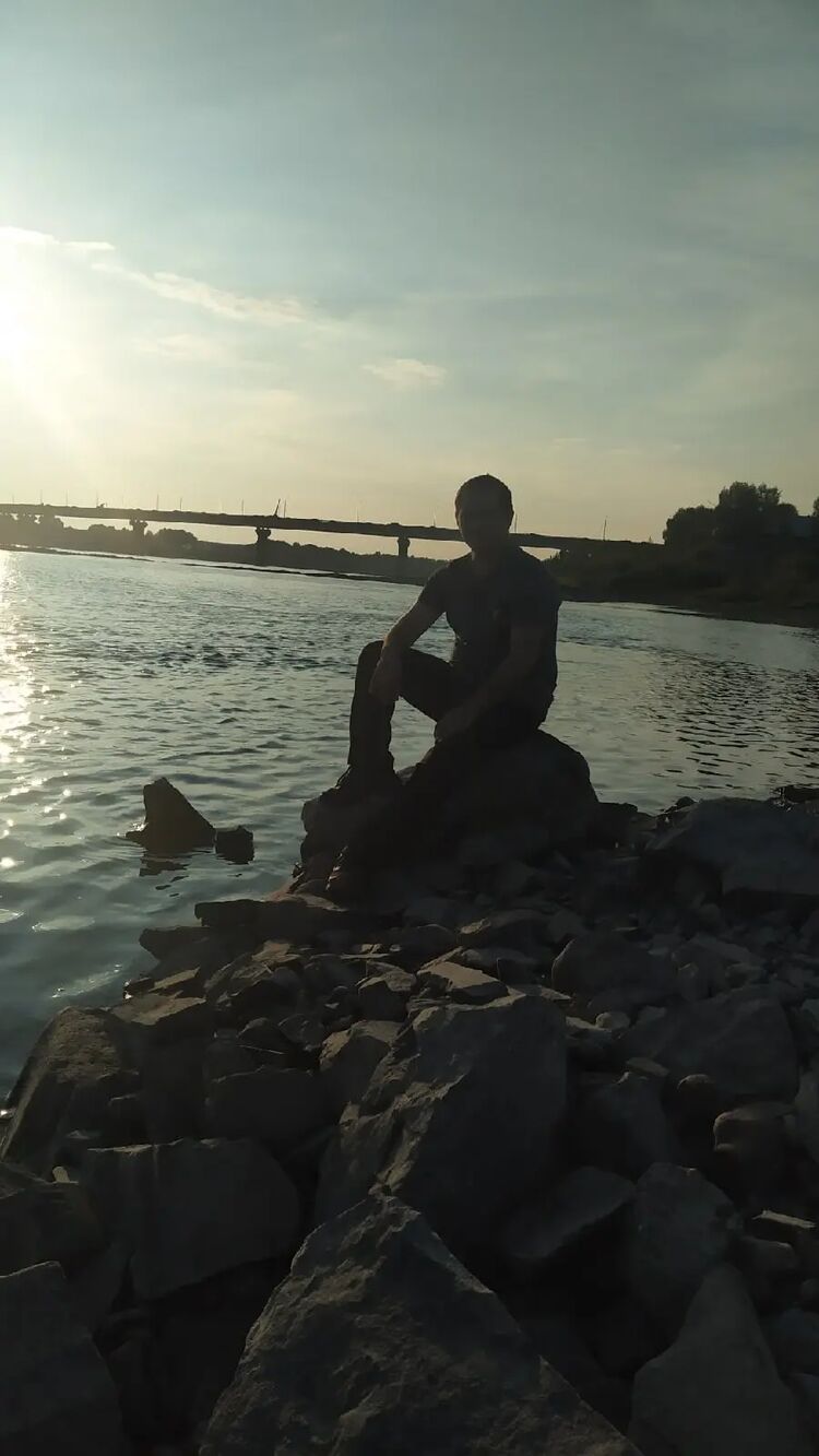  37403836  , 32 ,    