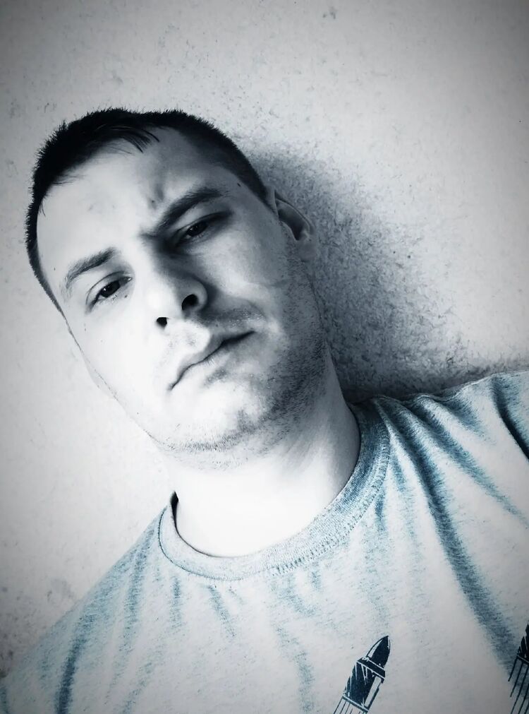  31281606  Alexey, 33 ,    