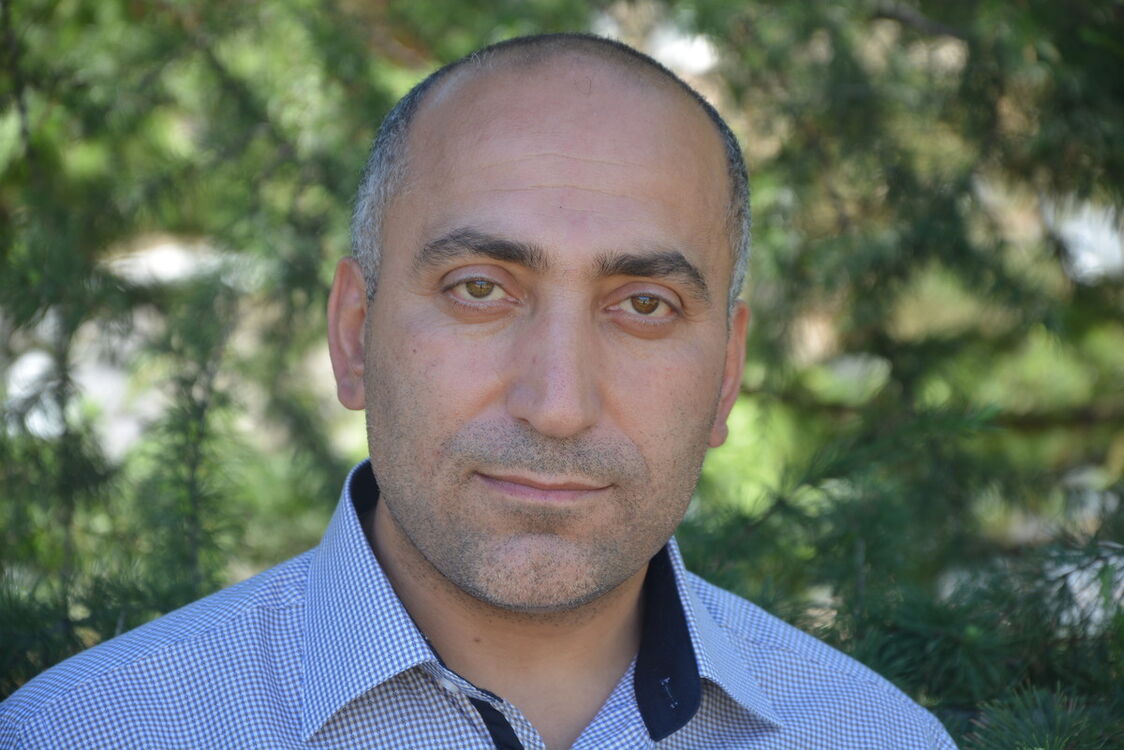  ,   Dima, 51 ,  