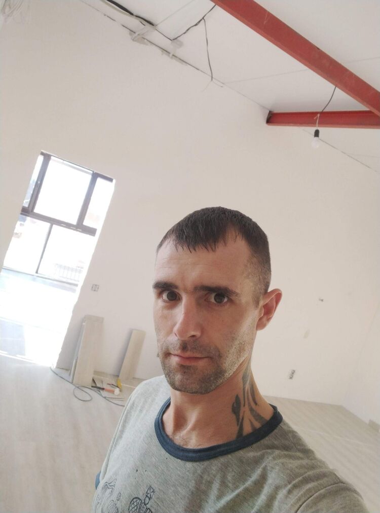  42403566  , 37 ,    