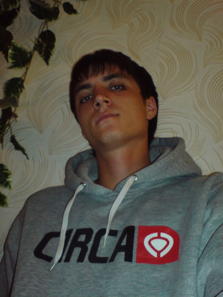  5588026  Den, 37 ,    