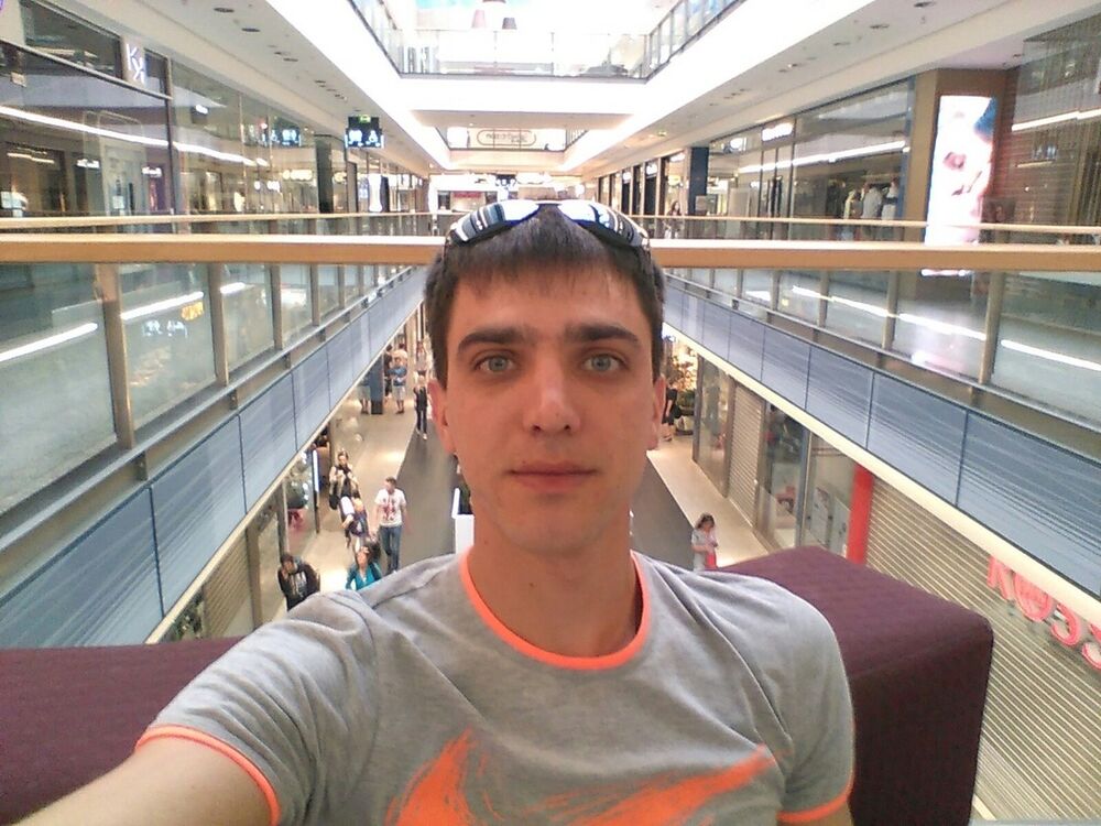  ,   Maxim, 39 ,   