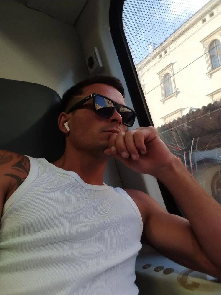  44812296  Neza, 28 ,    Praha