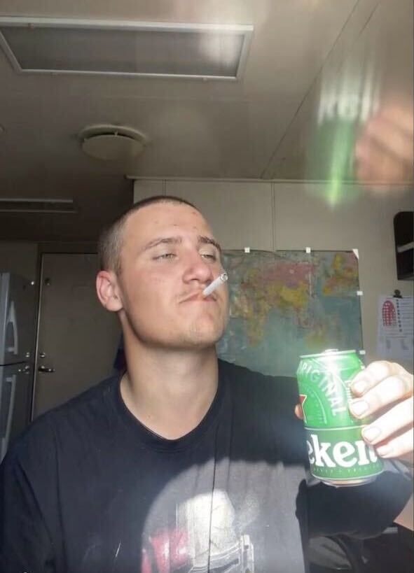  44568776  , 19 ,    