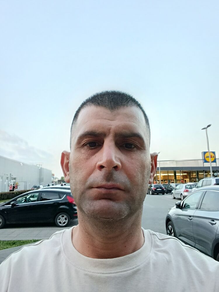  54729416  , 40 ,    Podgorica