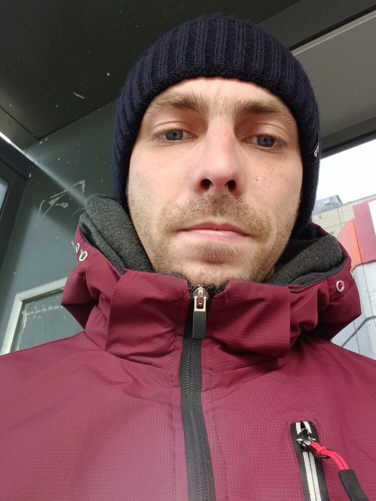  38418736  Slava, 31 ,    