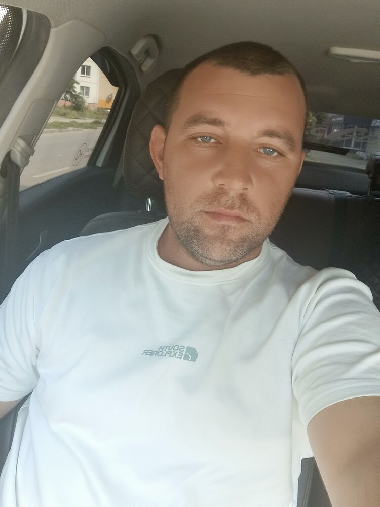  53361226  Andrei, 40 ,    