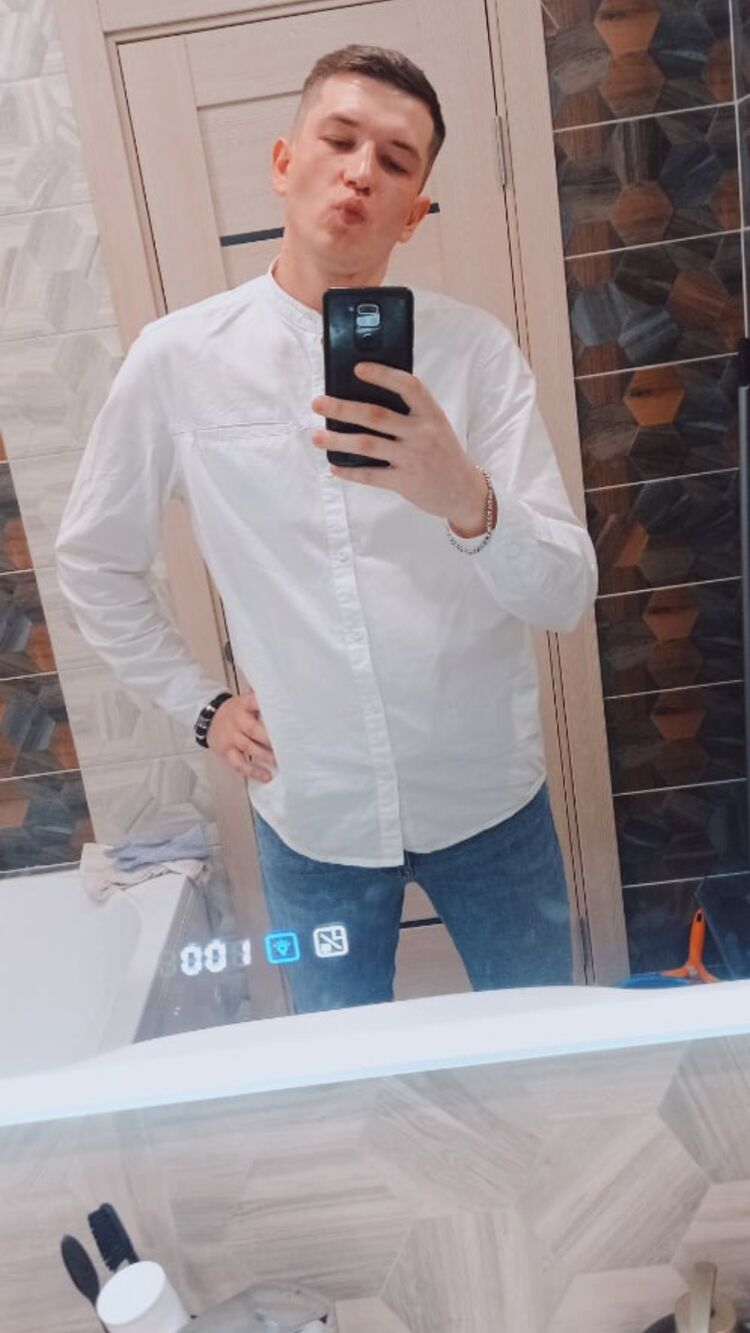  31840376  Mikhail, 28 ,    