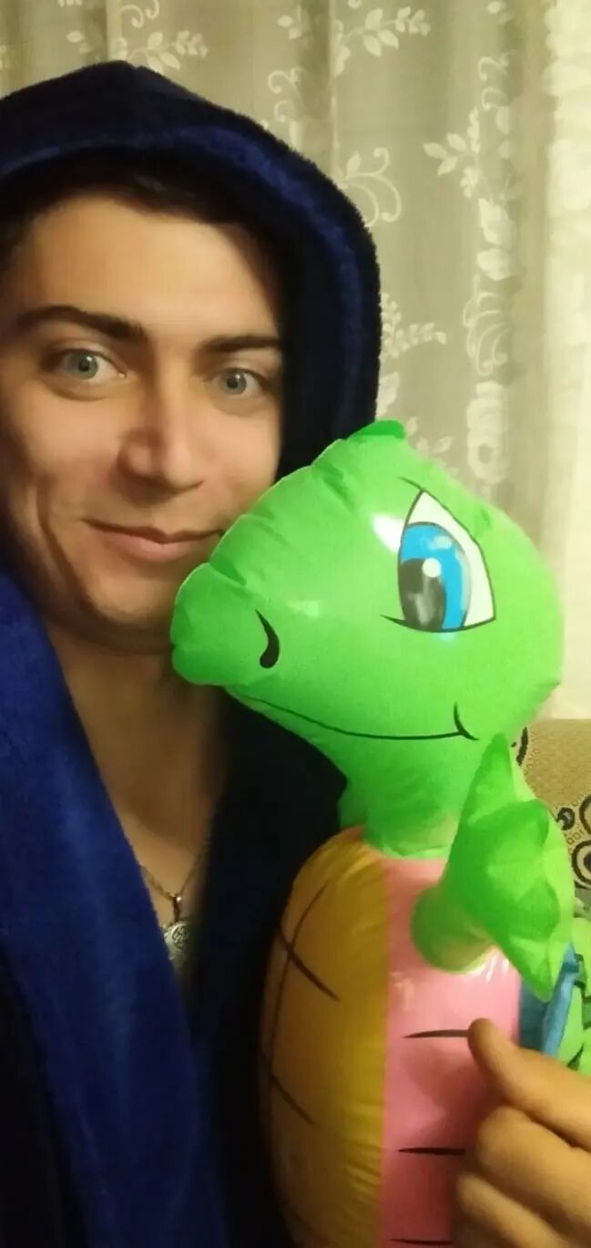  ,   Viktor, 33 ,   ,   