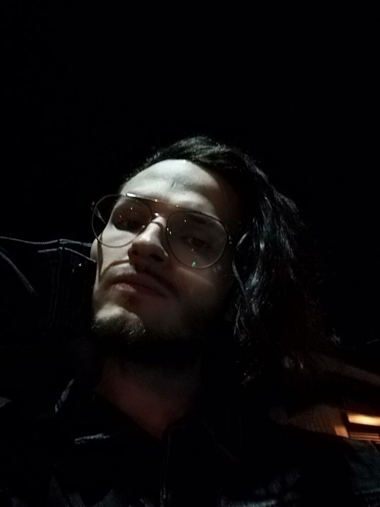  38041246  Alex, 22 ,    