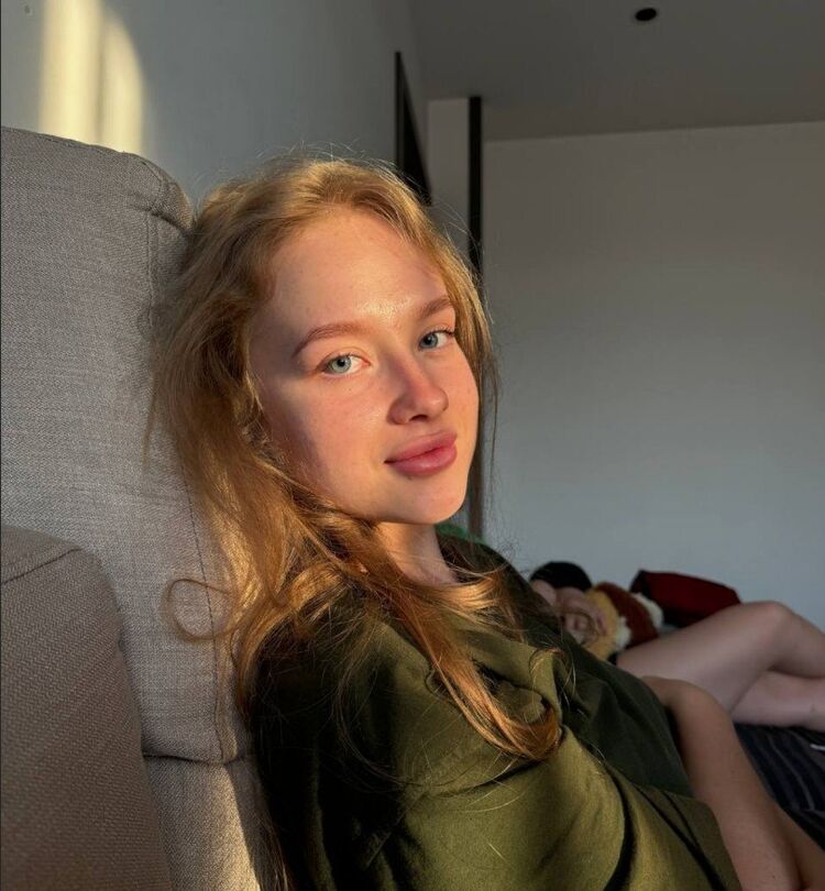  48431036  Alina, 26 ,    