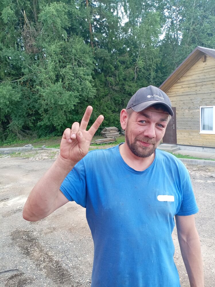  52812196  Mihail, 40 ,    