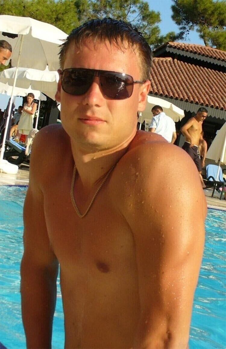  35987056  Maks, 37 ,    
