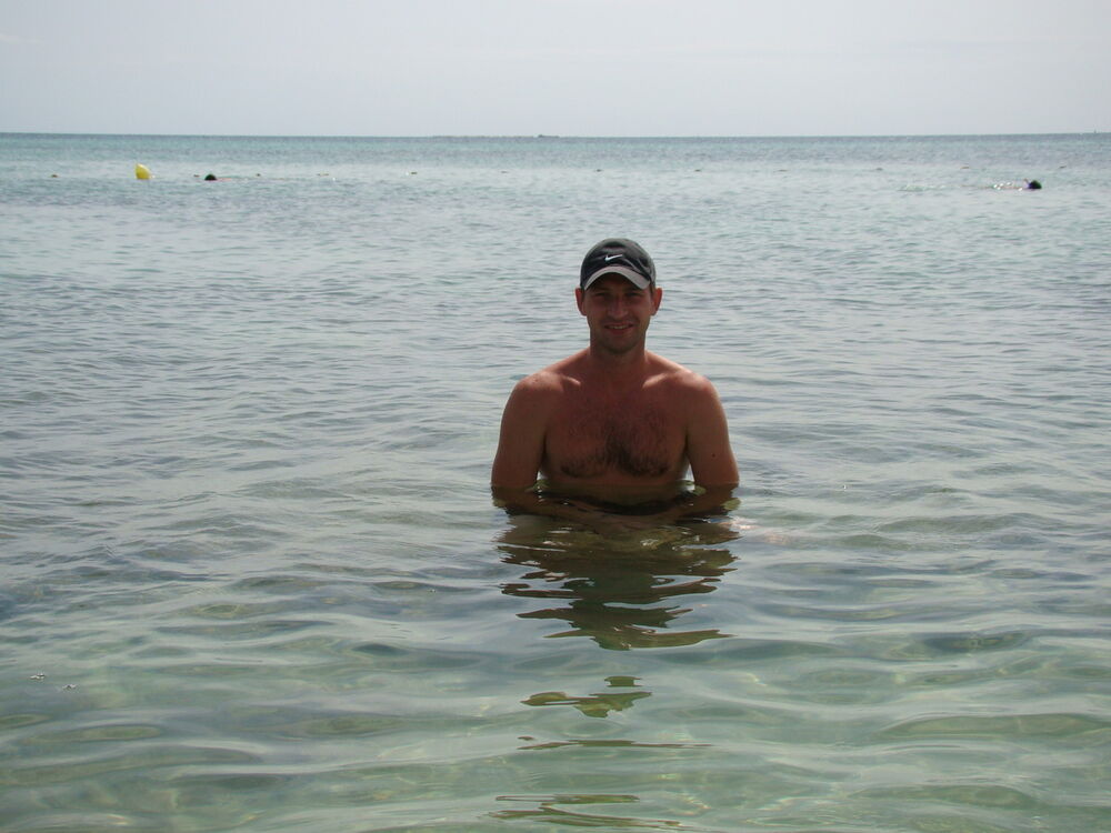  7842296  Alex San Der, 41 ,    