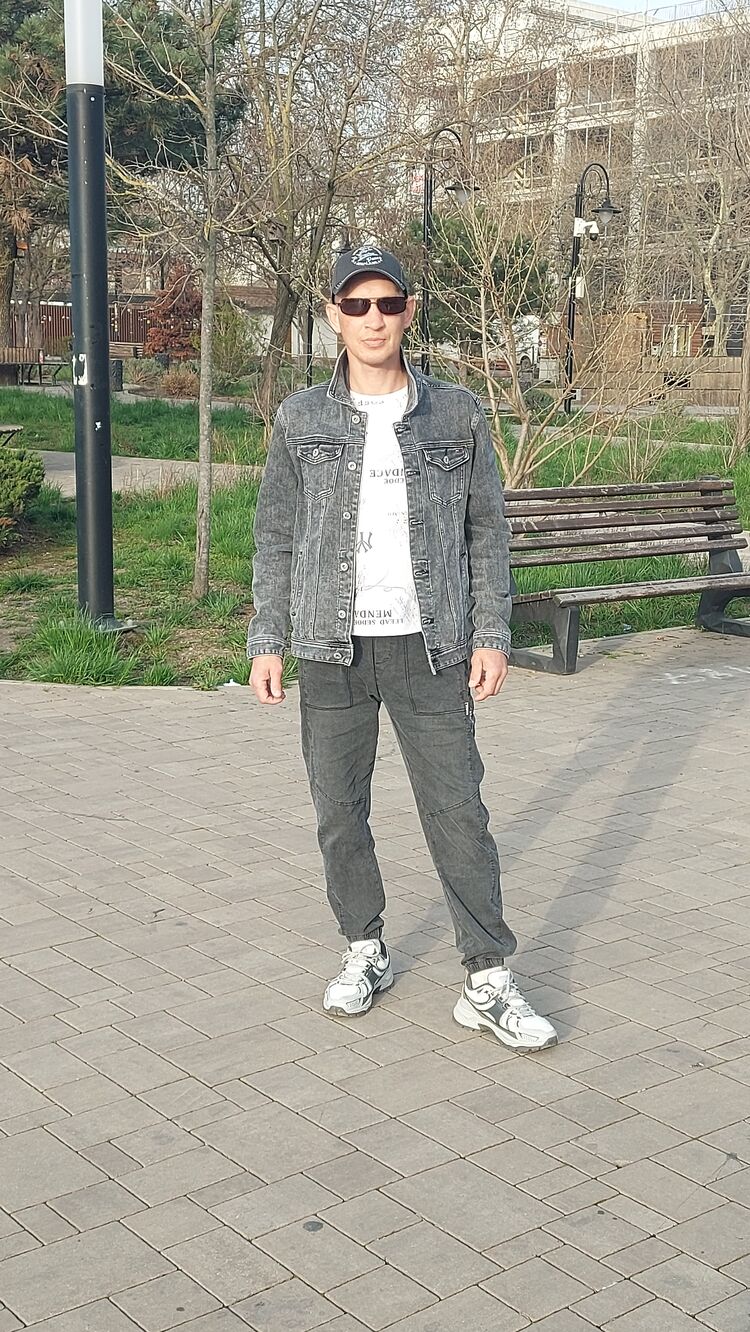  42231276  Vladimir, 43 ,    