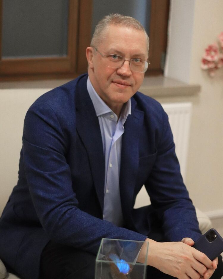 24267116  Dr Peter, 60 ,    Alanno