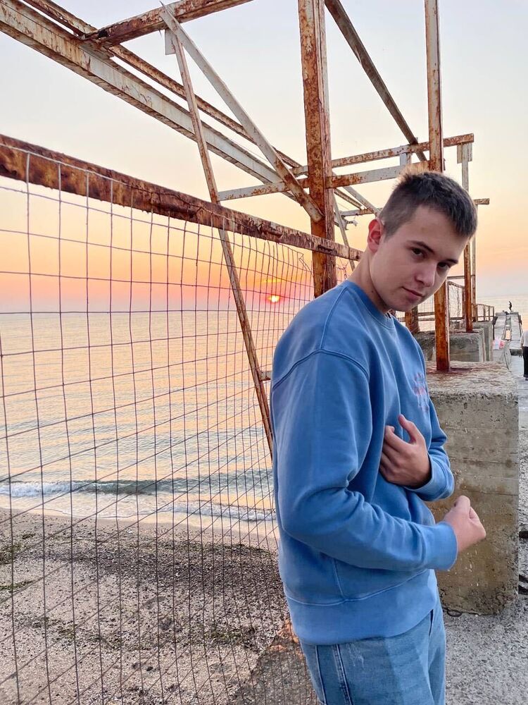  33420626  Kirill, 25 ,    