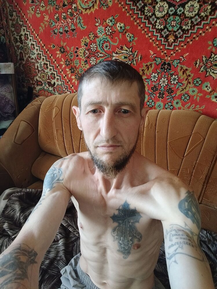  44897776  Sergei, 43 ,    