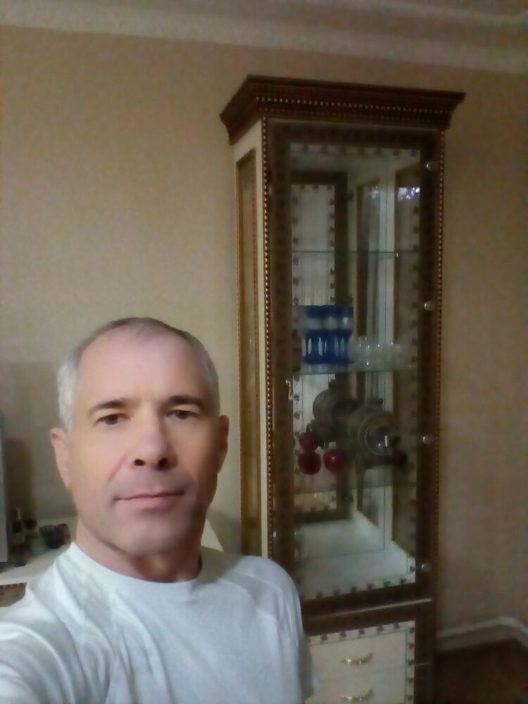  32476976  Vasile, 52 ,    