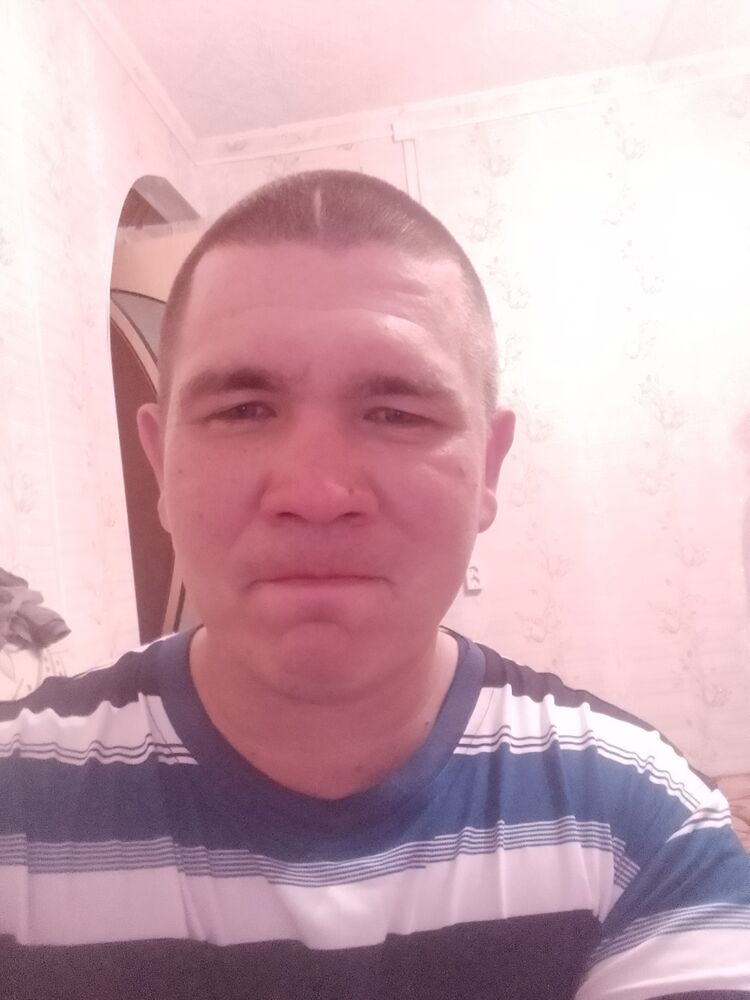  40444986  Grigory, 32 ,    