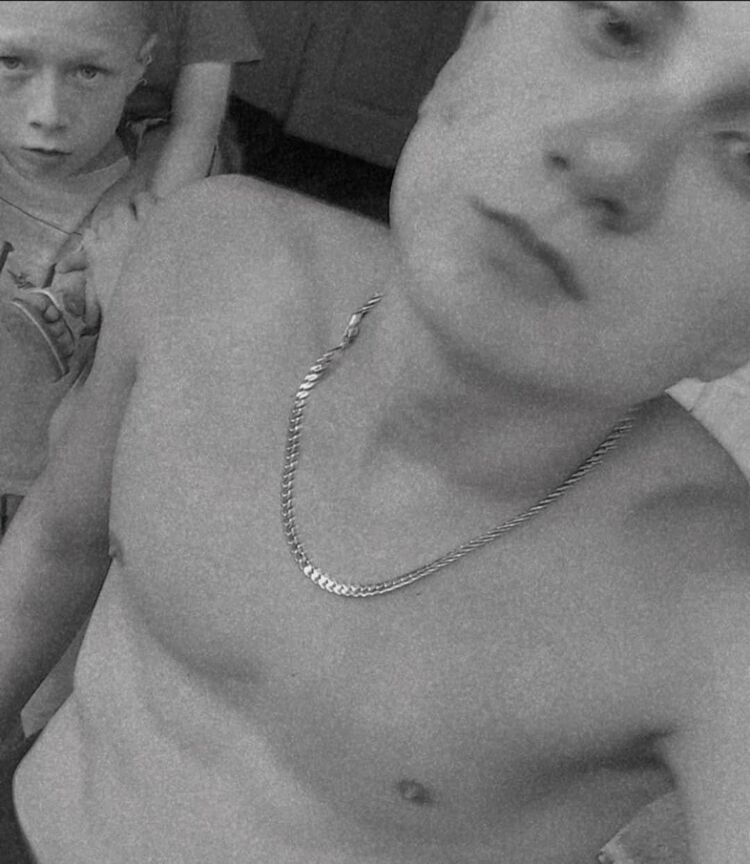  23725626  Denis, 24 ,    